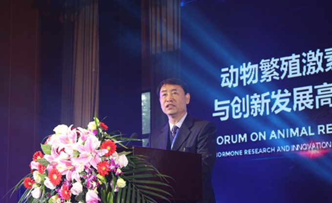 中国畜牧兽医学会动物繁殖学分会名誉理事长朱士恩